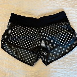 LAST CHANCE Lululemon Athletica Speed Shorts 4 Mid Rise 2.5” Polka Dot